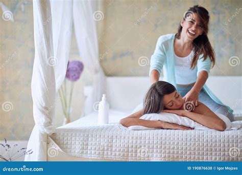 lesbische massage|lesbian